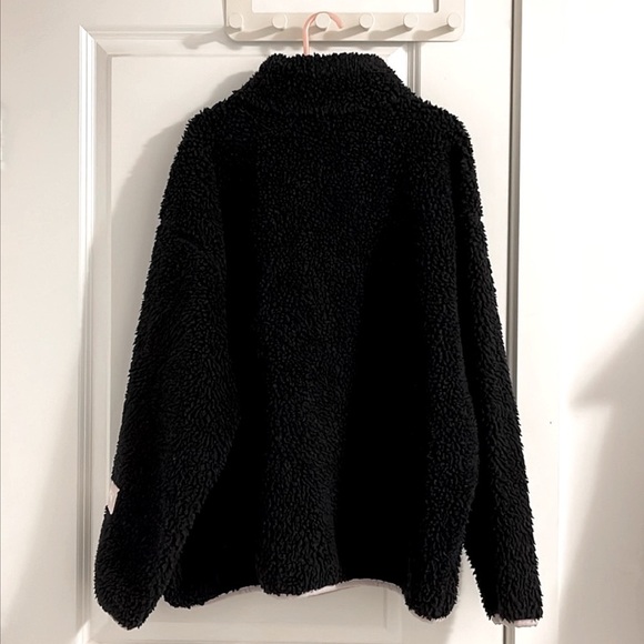 Levi’s Black Sherpa Pullover - Picture 3 of 3
